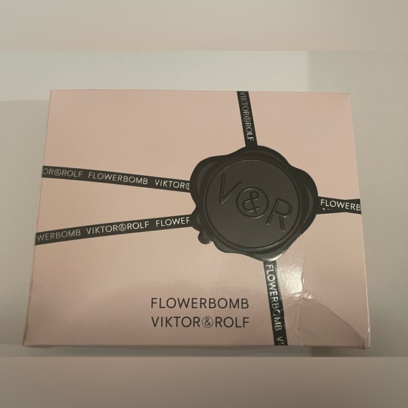 Viktor & Rolf Flowerbomb 3 Piece Set NEW - Picture 2 of 6